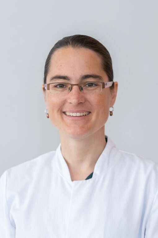 Porträtfoto von Professorin Dr. Maria Vehreschild, Infektiologin an der Goethe-Universität Frankfurt am Main und der Uniklinik Köln. Maria Vehreschild ist Präsidentin der Deutschen Gesellschaft für Infektiologie, DGI.