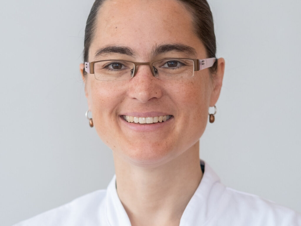 Porträtfoto von Professorin Dr. Maria Vehreschild, Infektiologin an der Goethe-Universität Frankfurt am Main und der Uniklinik Köln. Maria Vehreschild ist Präsidentin der Deutschen Gesellschaft für Infektiologie, DGI.